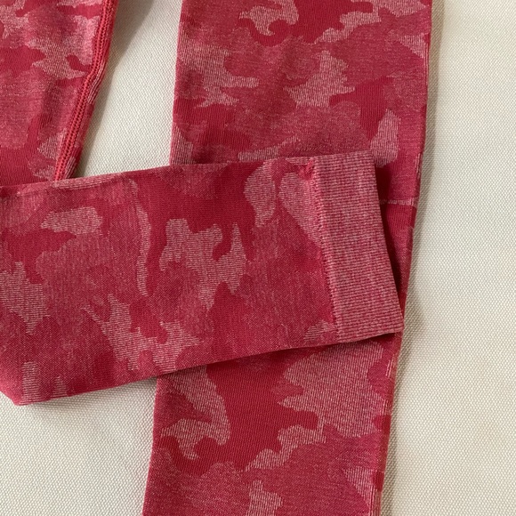 LAST SET! NEW Pink Camo Seamless Set (DUPES) - Picture 15 of 16